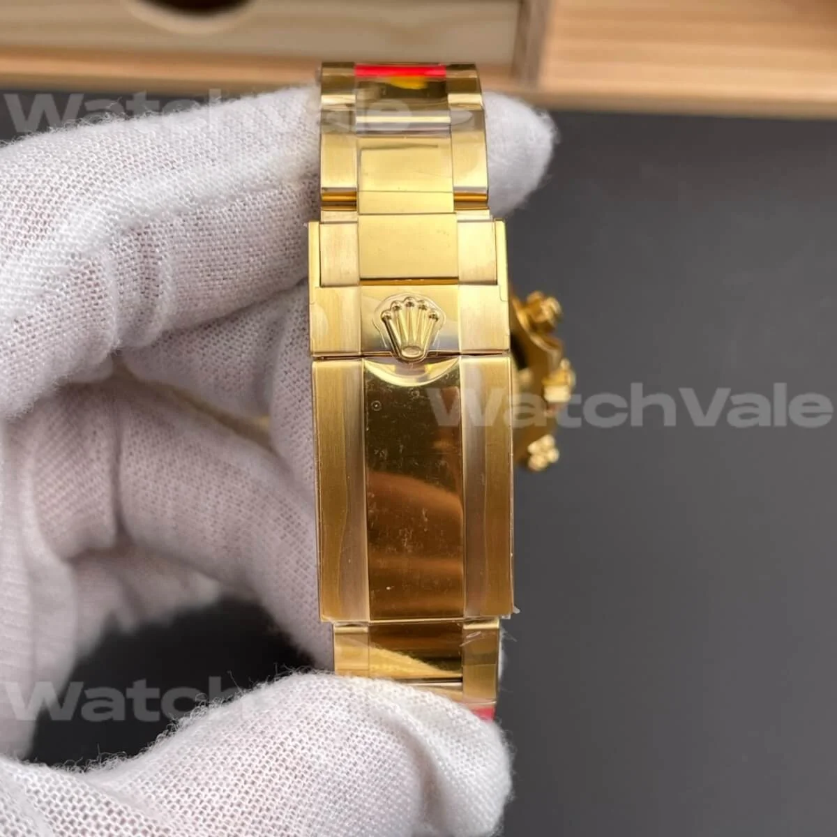 Champagne dial Daytona-style chronograph watch with black sub-dials and yellow gold bracelet