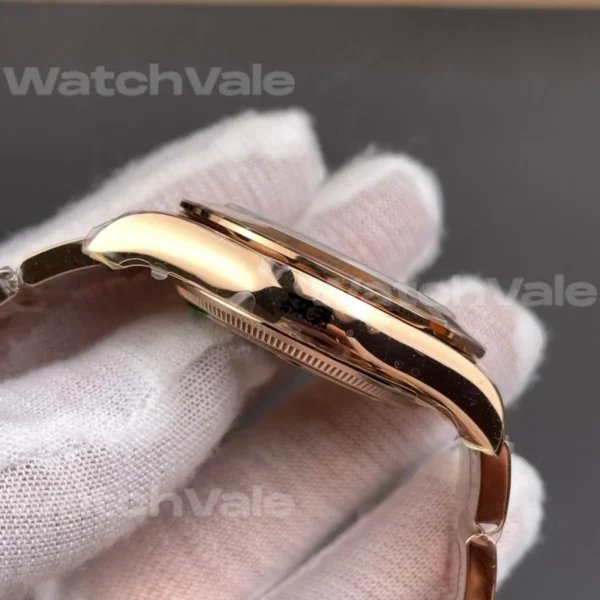 Front view of a 40 mm rose gold Daytona-style chronograph watch