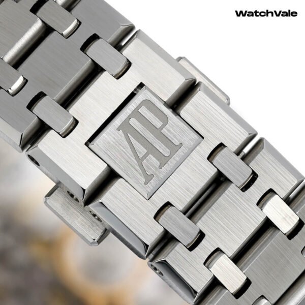 Audemars Piguet Royal Oak 15500ST steel bracelet and case detail replica