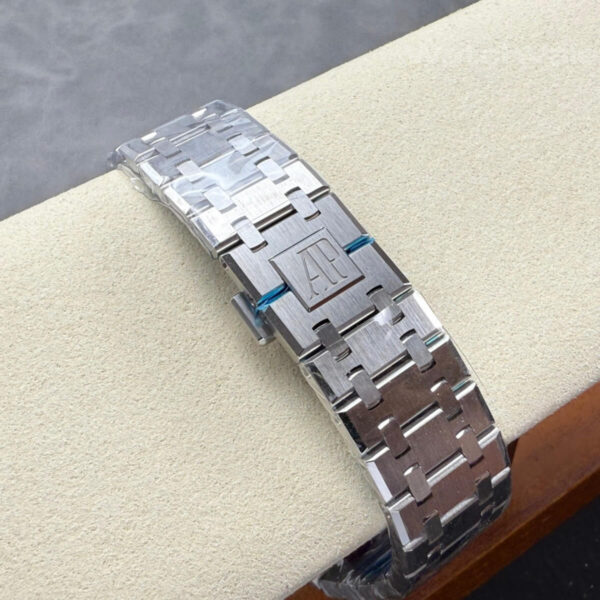 Royal Oak Chronograph super clone integrated bracelet and folding clasp