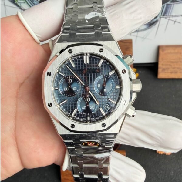 Replica AP Royal Oak Chronograph blue Tapisserie dial close-up