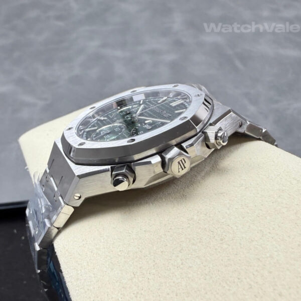 Super clone Royal Oak steel octagonal bezel with exposed screws detail