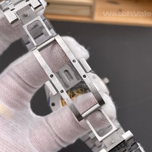Royal Oak super clone integrated steel bracelet and folding clasp close-up