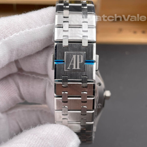 Audemars Piguet Royal Oak white dial hour markers steel replica watch