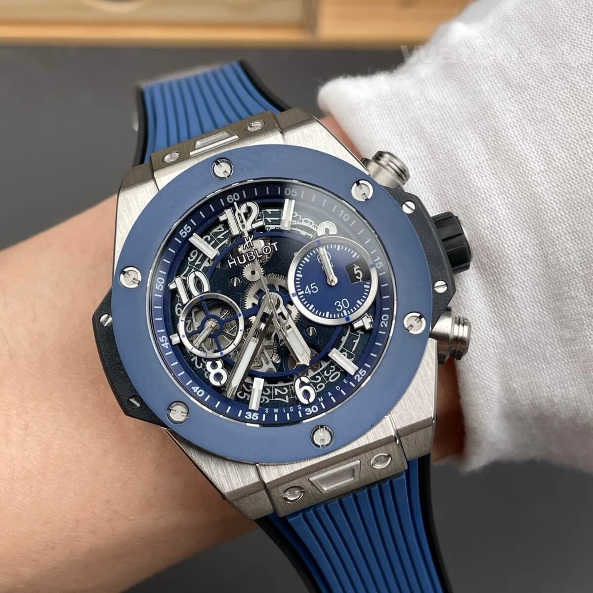 Super clone Hublot 441.NL.5171.RX worn on wrist lifestyle photo