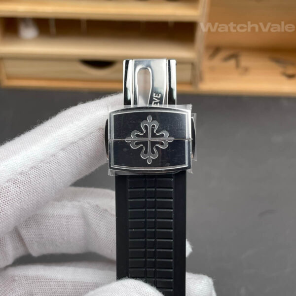 Patek Philippe Aquanaut black dial texture and hour markers replica