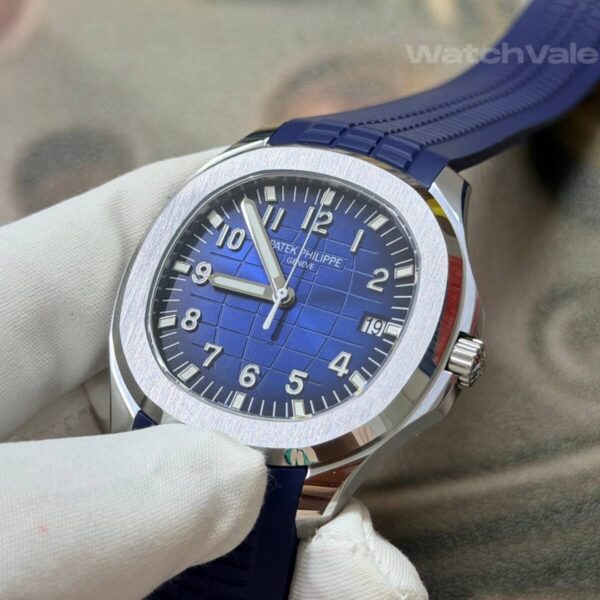Super clone Aquanaut white gold rounded octagonal bezel detail shotSuper clone Aquanaut white gold rounded octagonal bezel detail shot