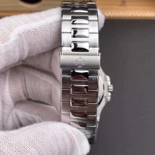 Patek Philippe 5711/1A-011 replica caseback and movement view