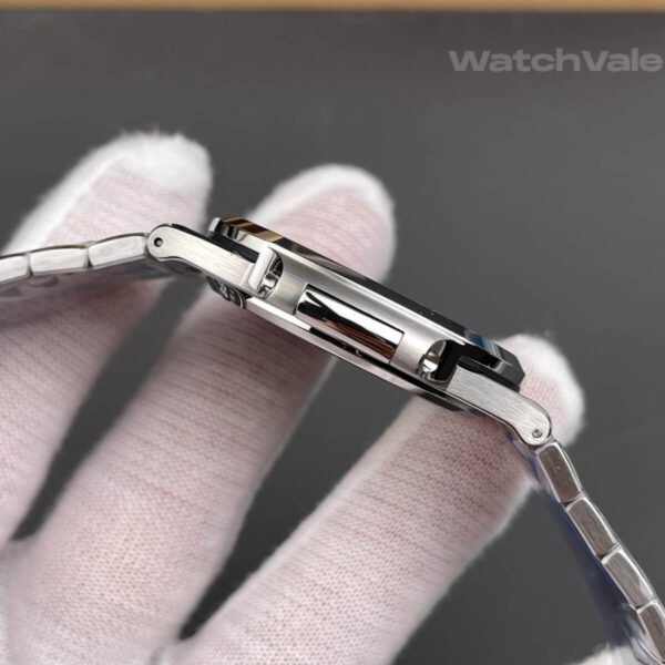 Nautilus 5711 super clone steel bracelet and folding clasp close-up