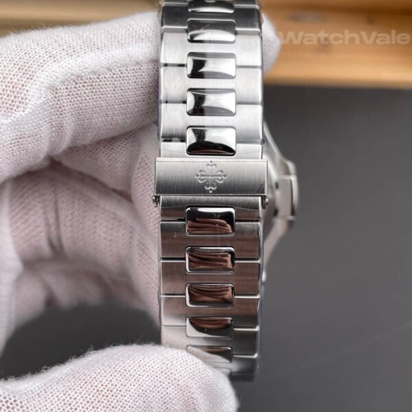 Patek Philippe 5711/1A-014 replica caseback and movement view