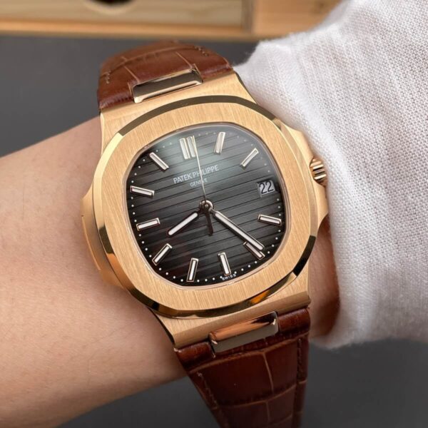 Patek Philippe Nautilus 5711R-001 replica packaging and box presentation