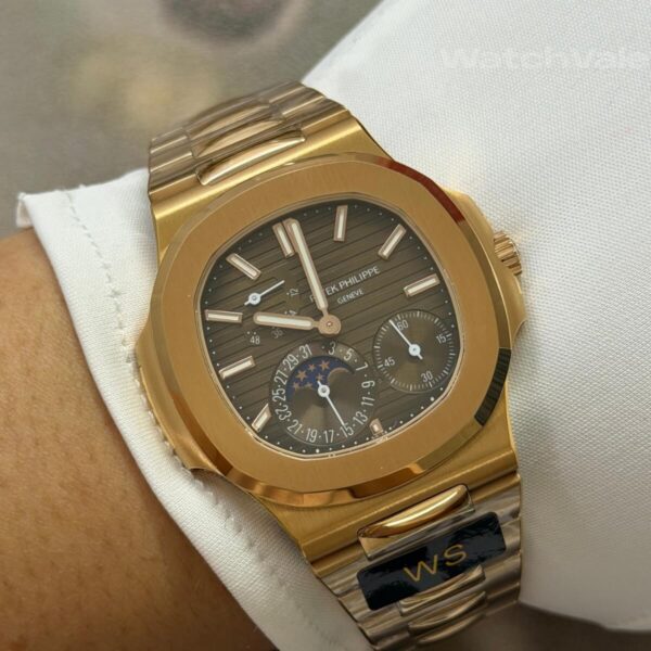 Super clone Patek 5712/1R-001 rose gold worn on wrist lifestyle photo
