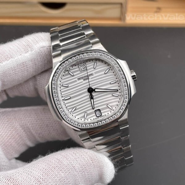 Patek Philippe Nautilus 7118 diamond bezel close-up replica watch