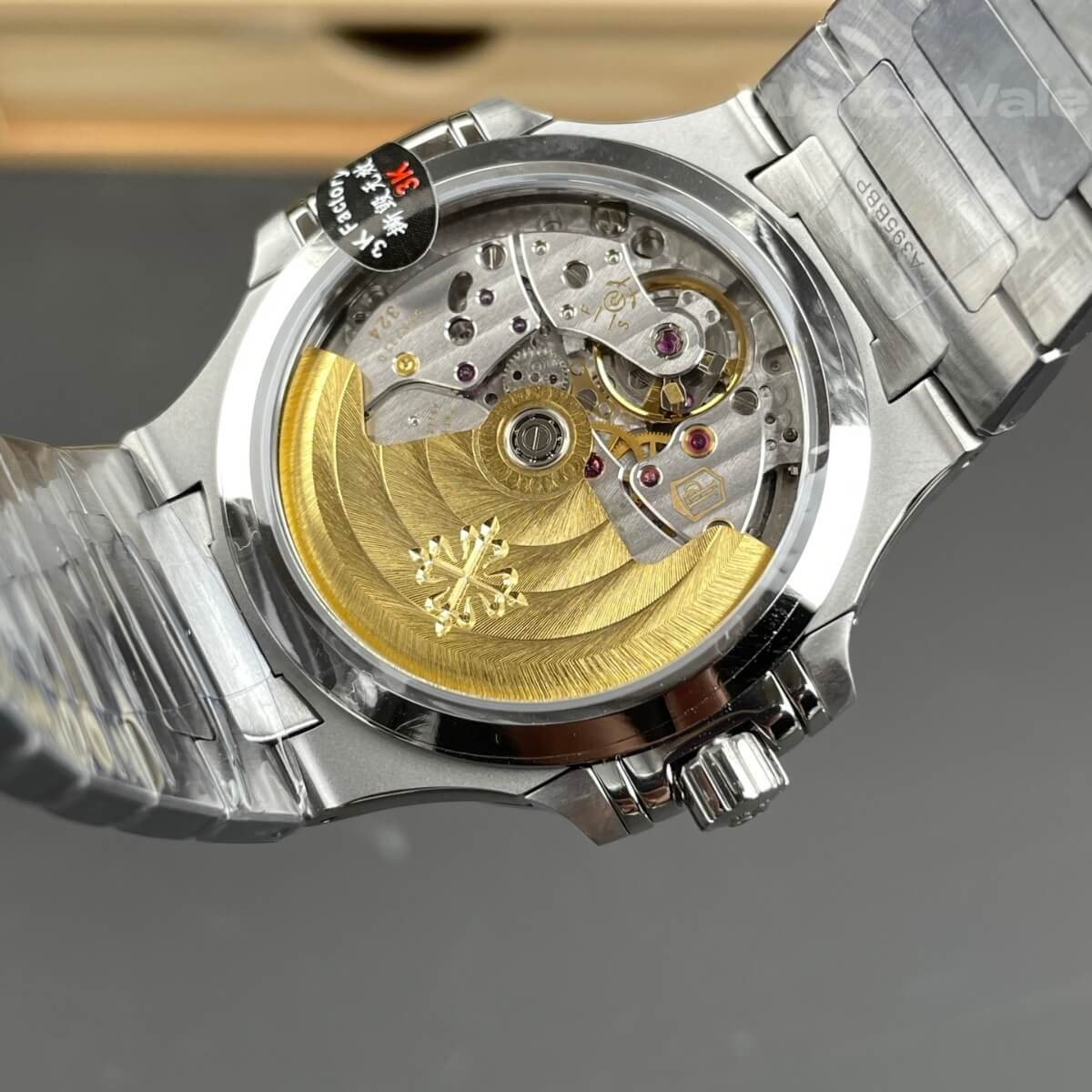 Silvery white embossed dial Patek Philippe Nautilus replica watch