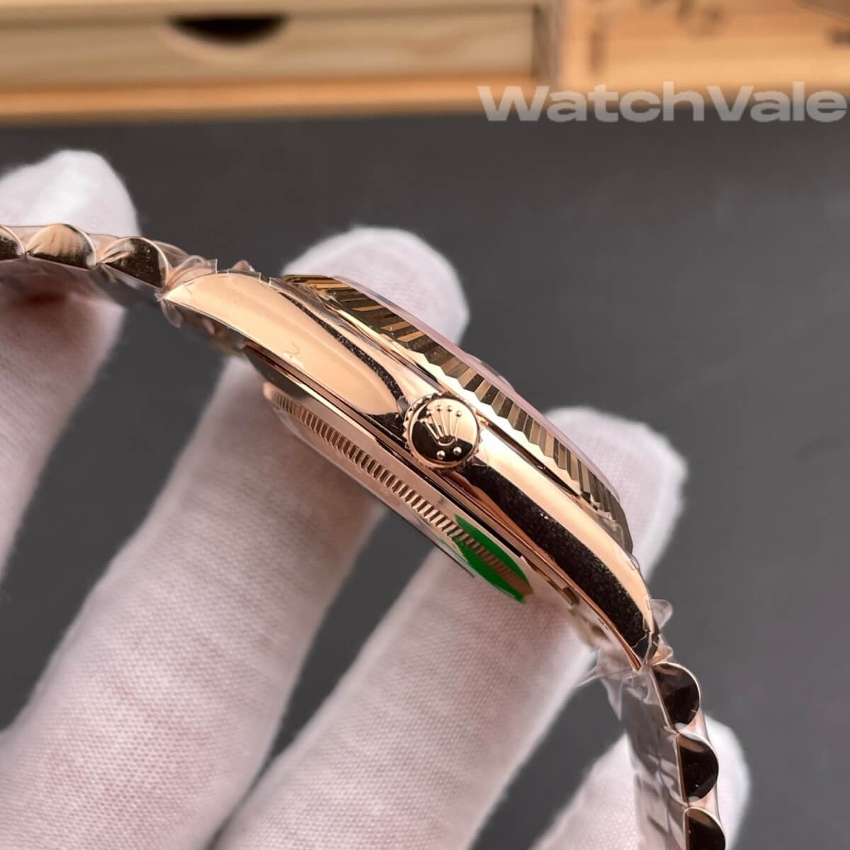 Rolex Day-Date 40 228235 Everose gold President bracelet replica on wrist