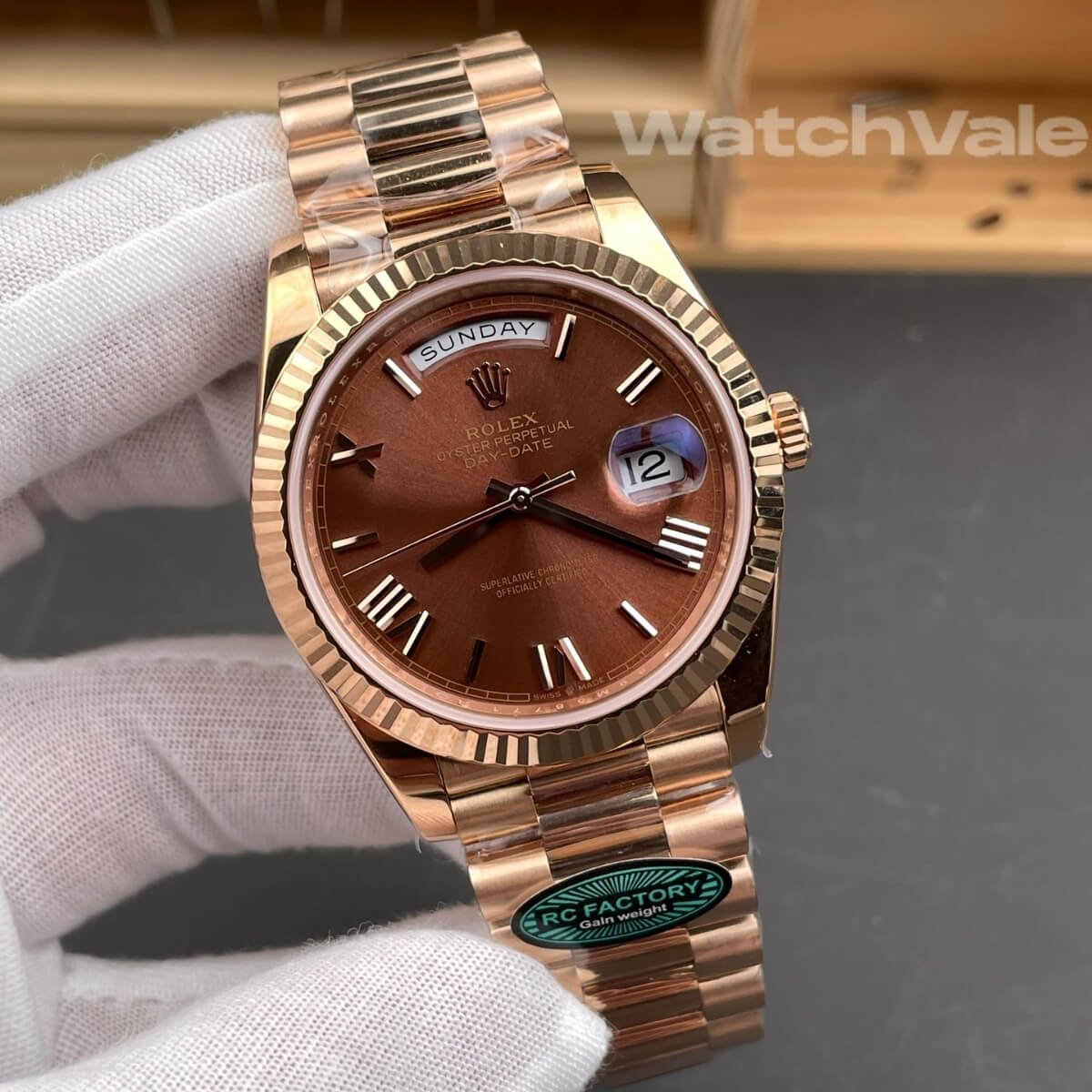 Rolex Day-Date 40 228235 Everose gold President bracelet replica on wrist