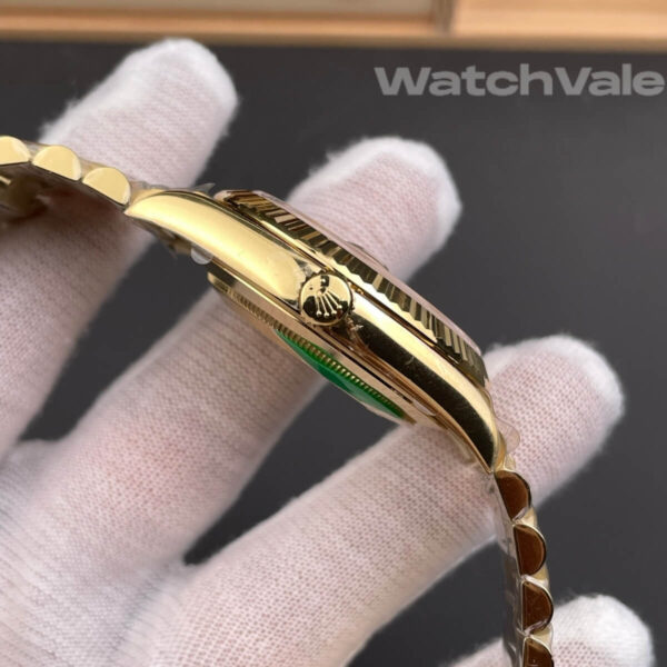 Rolex Day-Date 40 228238 yellow gold President bracelet replica on wrist