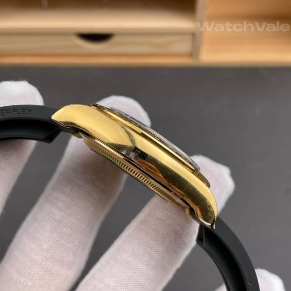 Daytona super clone yellow gold Oysterflex strap and clasp detail