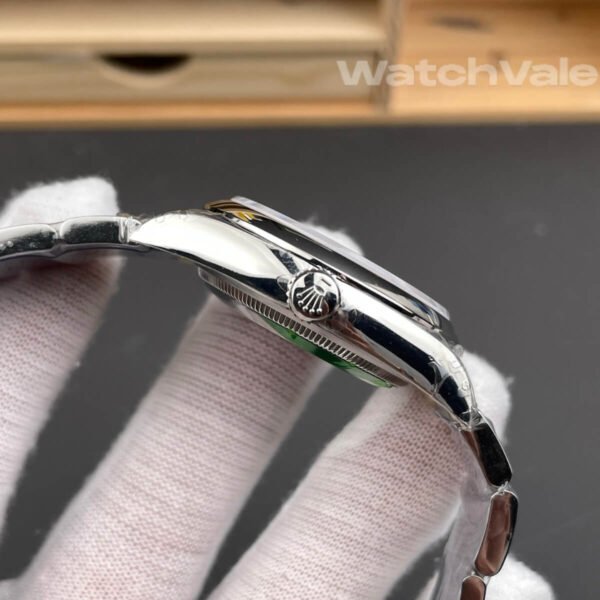 Rolex Oyster Perpetual 36 126000 Oystersteel replica on wrist