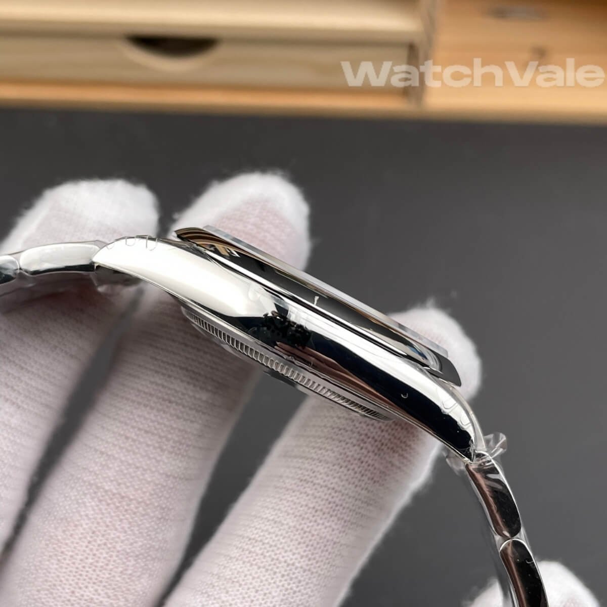 Rolex Oyster Perpetual 124300 case side view replica