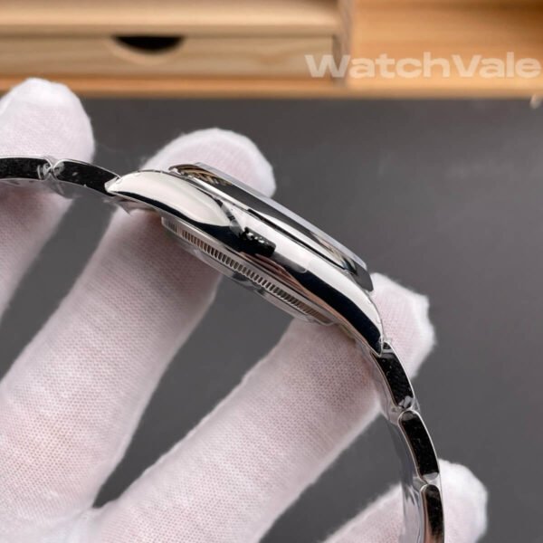 Rolex Oyster Perpetual 41 124300 Oystersteel replica on wrist