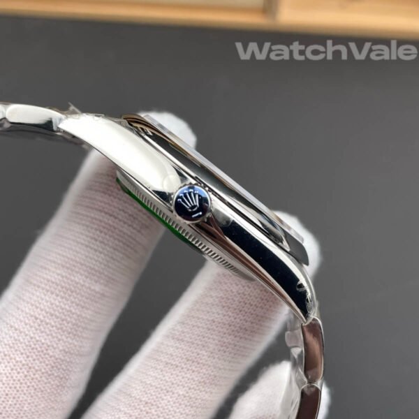 Rolex Oyster Perpetual 41 124300 Oystersteel replica on wrist