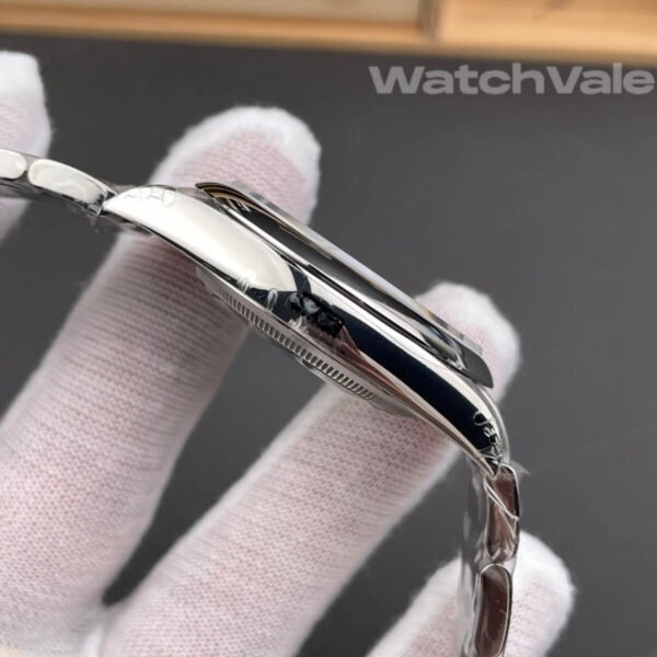 Rolex Oyster Perpetual 124300 case side view replica