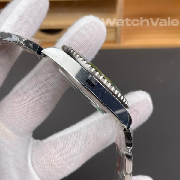 Rolex Submariner Date 126610LV Oystersteel replica on wrist
