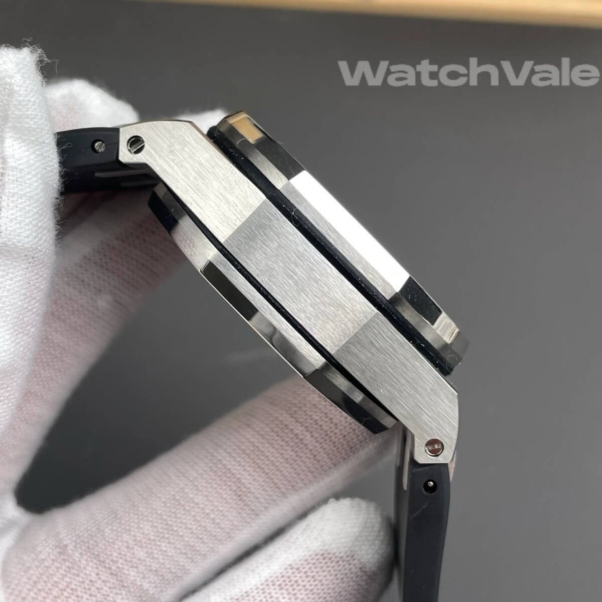 Audemars Piguet Royal Oak Offshore grey Méga Tapisserie dial close-up replica watch