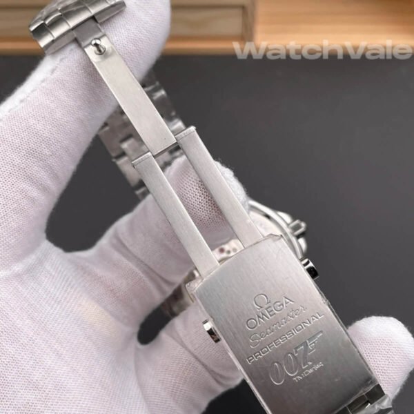 Omega Seamaster James Bond Commander's Watch 212.32.41.20.04.001 bezel side view replica