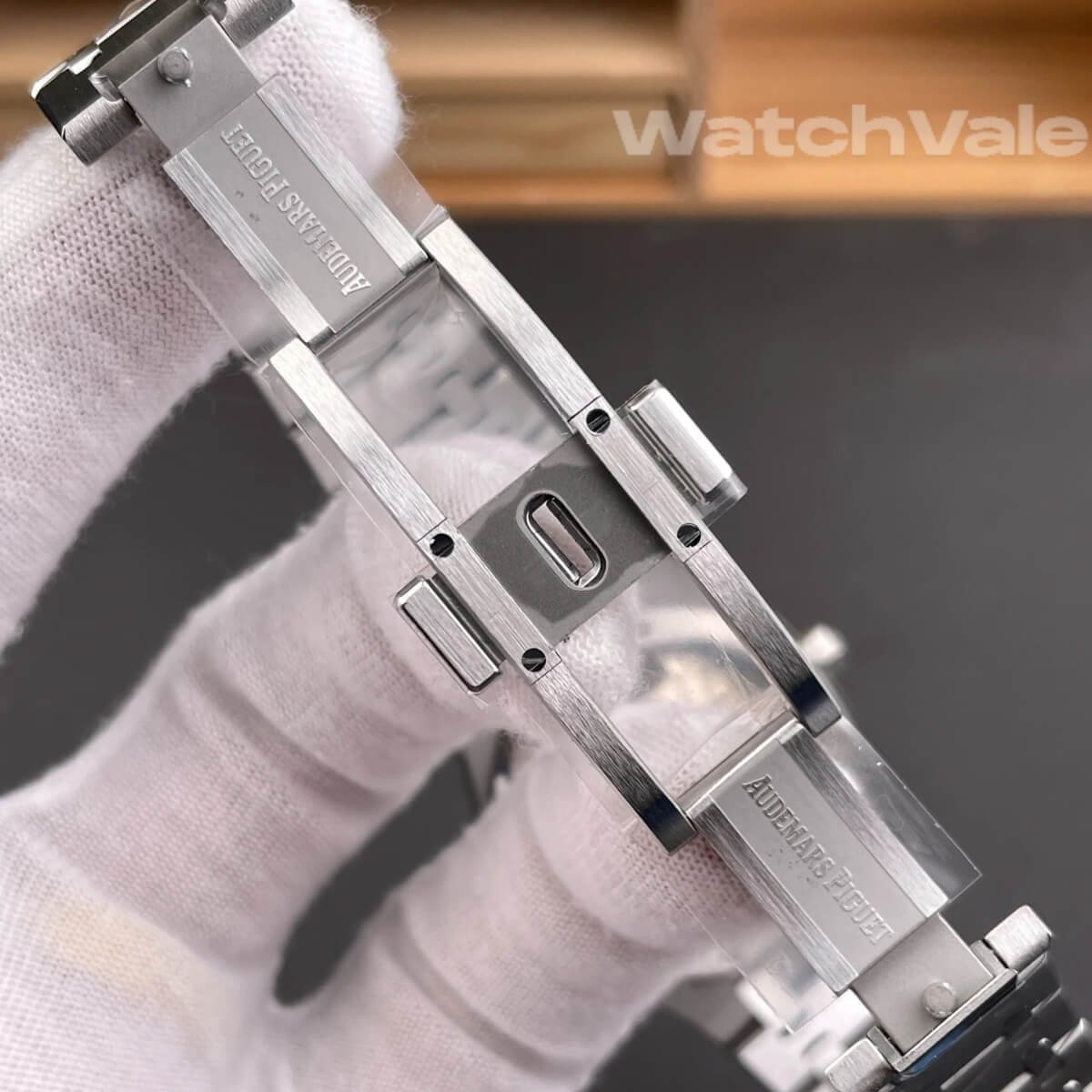 Audemars Piguet Royal Oak 77351ST bezel side view replica