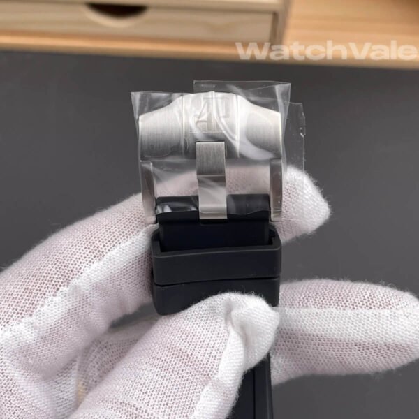 Audemars Piguet Royal Oak Offshore black rubber strap detail replica