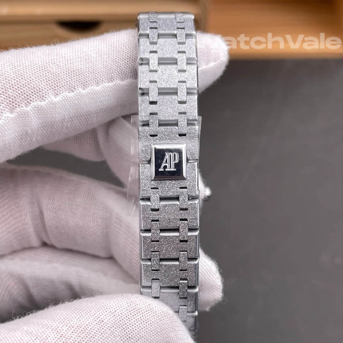 Audemars Piguet Royal Oak Mini frosted white gold bracelet detail replica