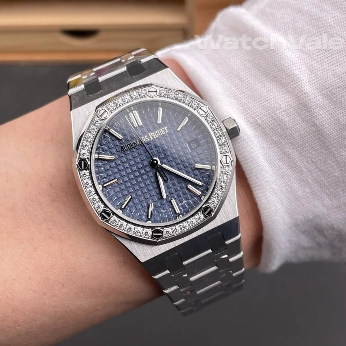 Audemars Piguet Royal Oak 77351ST replica watch back view