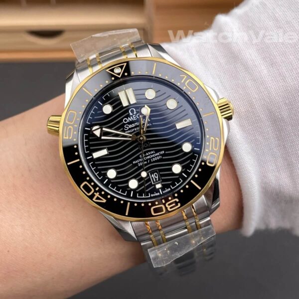 Omega Seamaster Diver 300M 210.20.42.20.01.001 replica watch back view