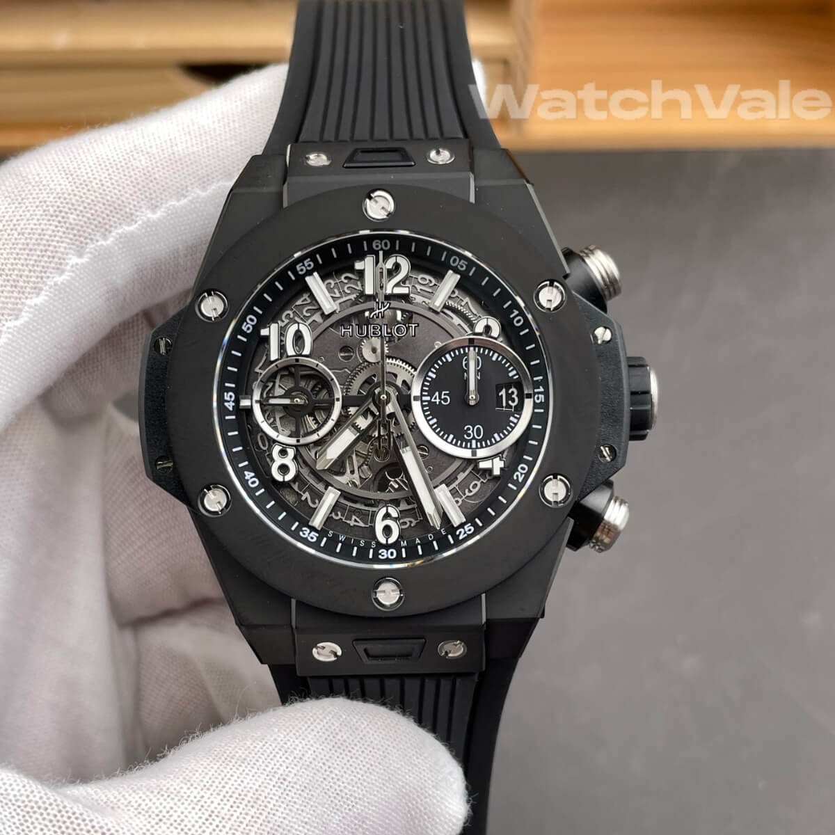 Hublot Big Bang Unico Black Magic black rubber strap replica on wrist