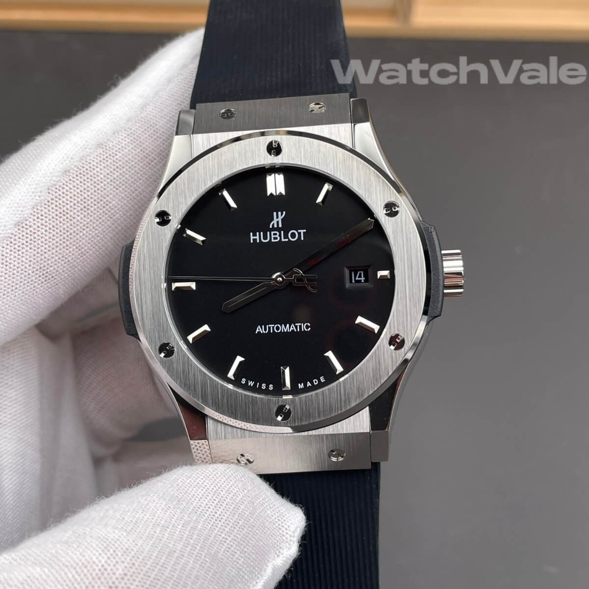 Hublot Classic Fusion Titanium black rubber strap replica on wrist