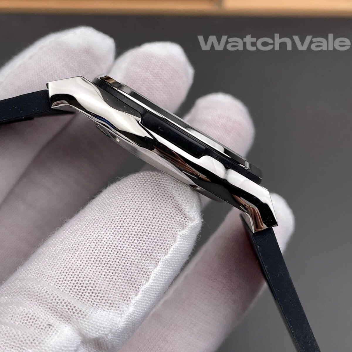 Hublot Classic Fusion Titanium black rubber strap detail replica