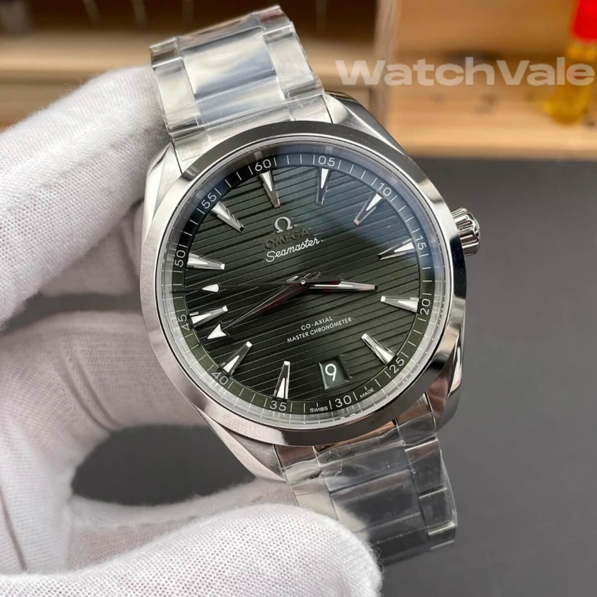 Omega Seamaster Aqua Terra 220.10.41.21.10.001 case side view replica