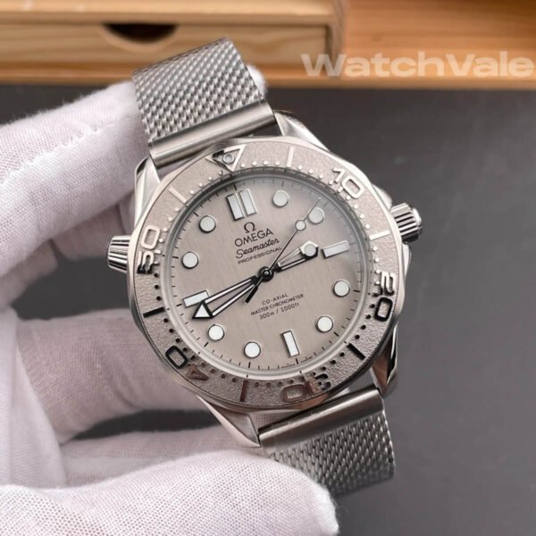 Omega Seamaster Diver 300M 007 mesh bracelet replica on wrist