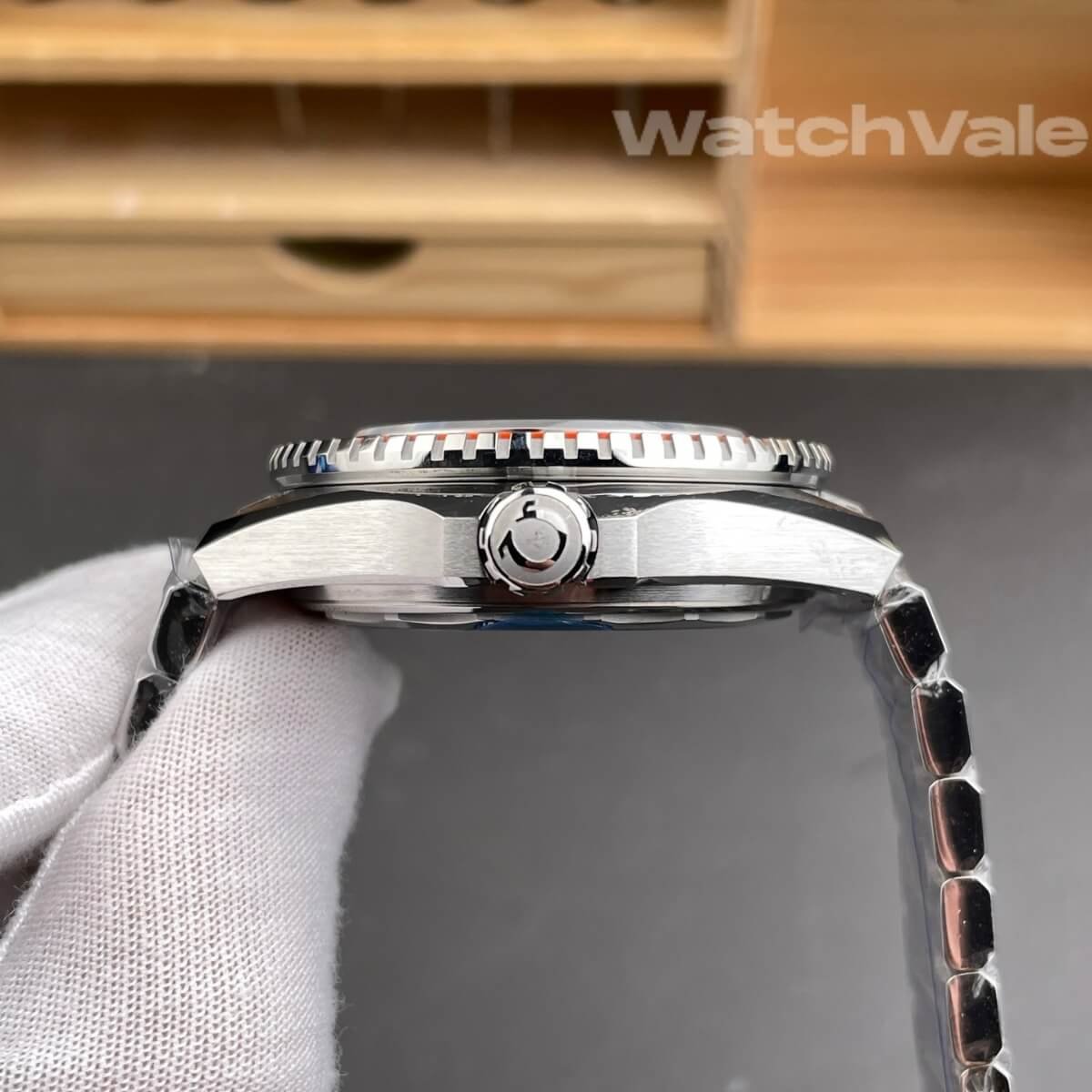 Omega Seamaster Planet Ocean 217.30.42.21.01.003 bezel side view replica