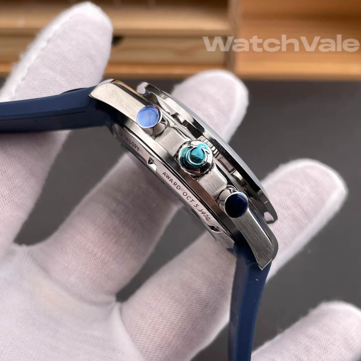 Omega Speedmaster Snoopy medallion blue subdial replica watch