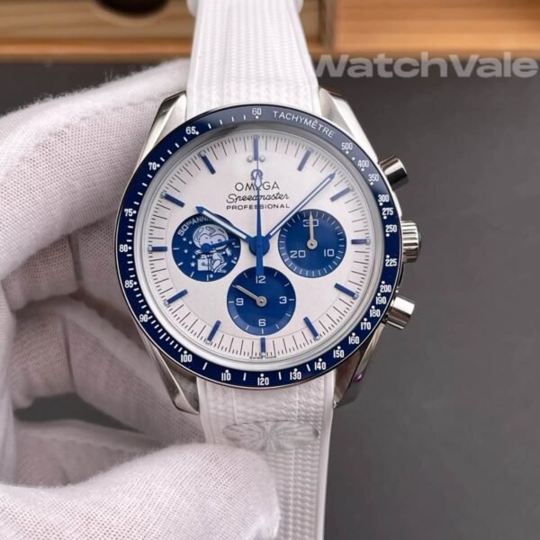 Omega Speedmaster Silver Snoopy Award white rubber strap replica on wrist