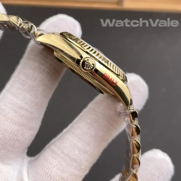 Rolex Day-Date 18238 yellow gold President bracelet replica on wrist