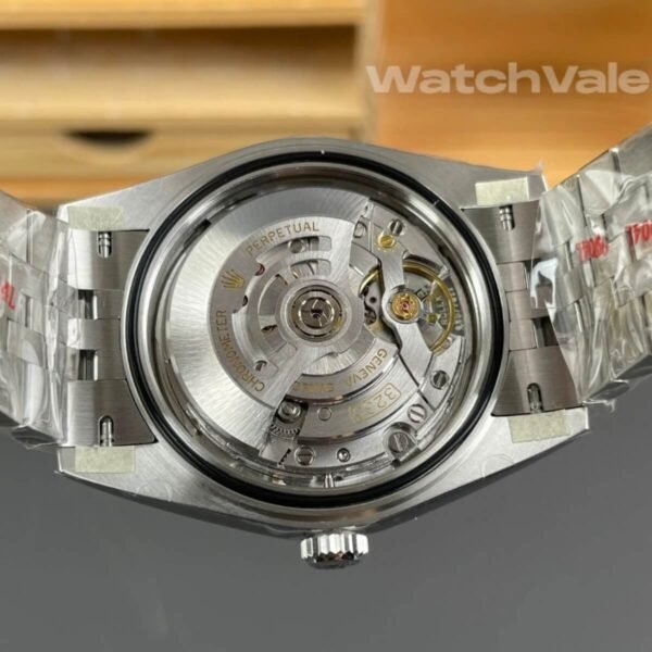 Silver dial white gold fluted bezel Rolex Datejust 41 replica watch