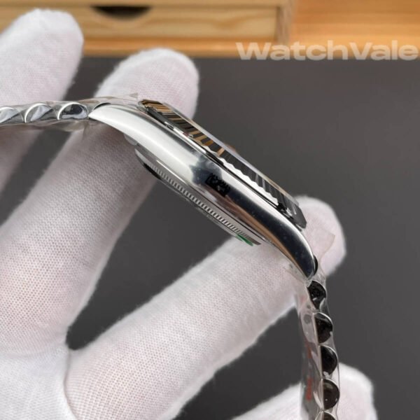 Rolex Datejust 126334-0004 fluted bezel side view replica