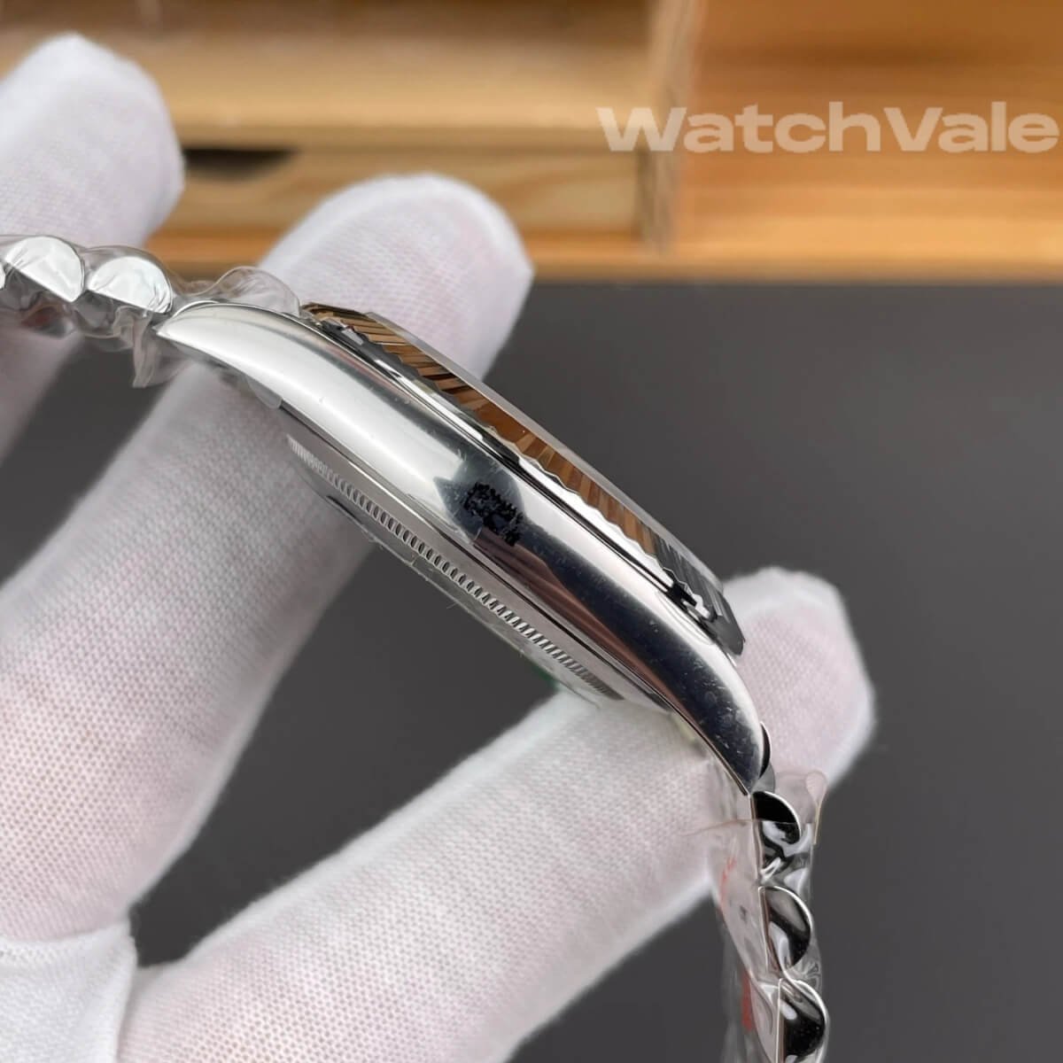 Rolex Datejust Wimbledon 126334-0014 fluted bezel side view replica