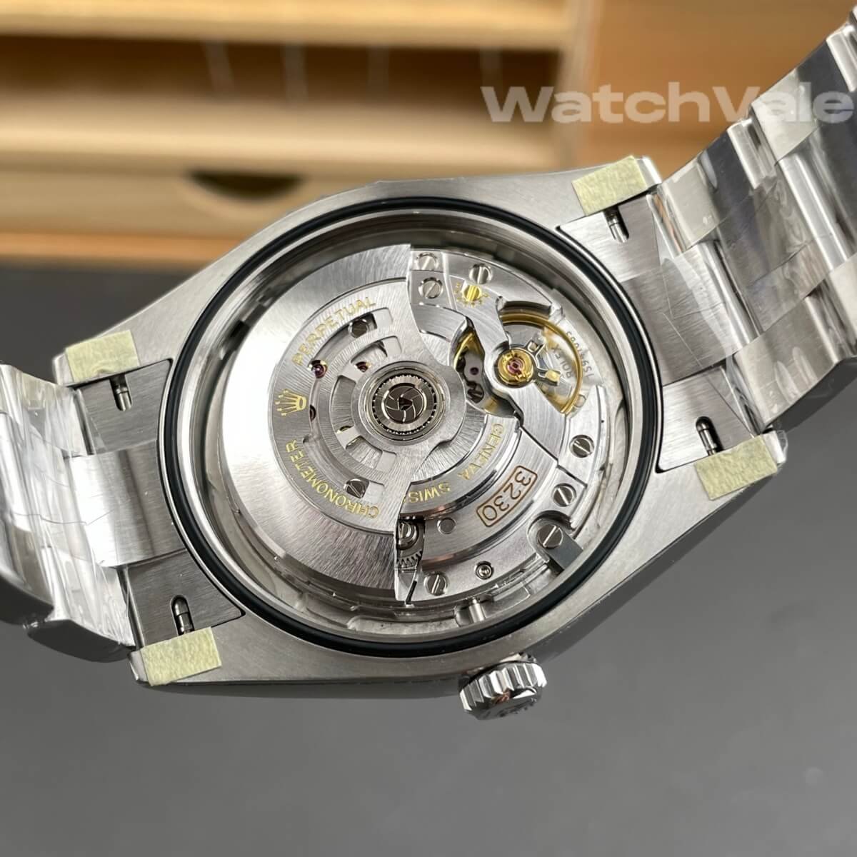 Rolex Oyster Perpetual 124300 case side view replica