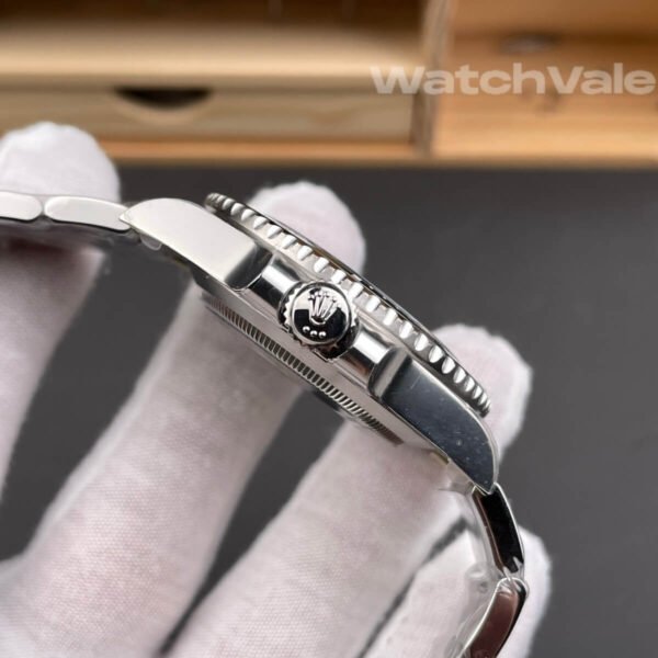 Rolex Submariner 124060 bezel side view replica