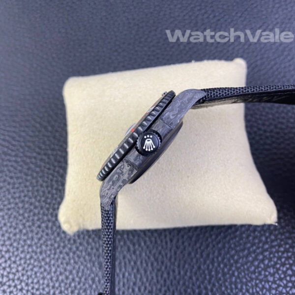 Rolex Submariner DIW Forged Carbon black carbon dial close-up replica watch